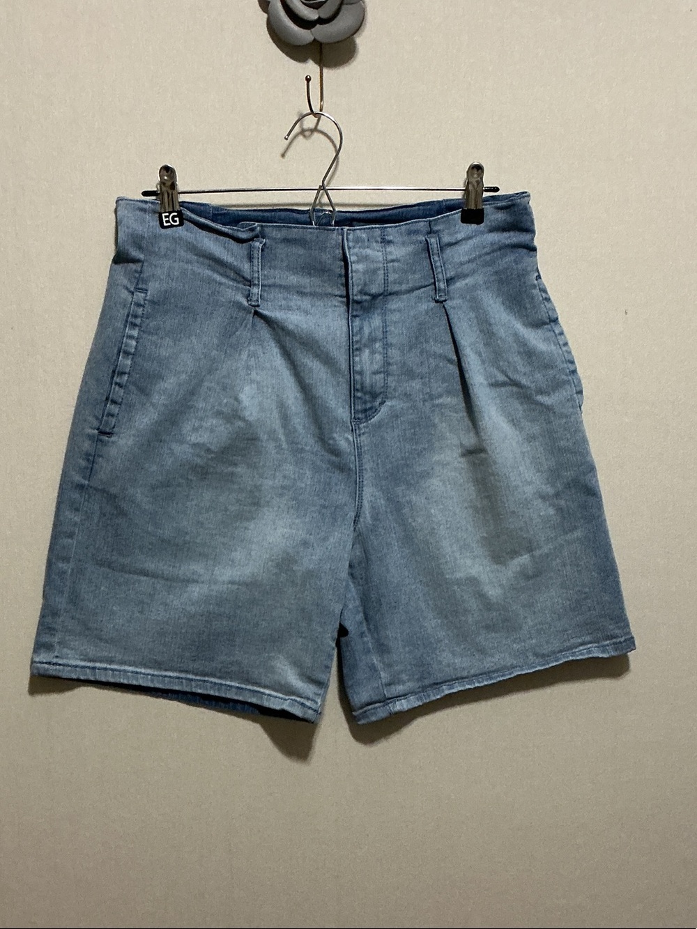 Gloria Vanderbilt Light Blue Denim Pleated Women's Shorts